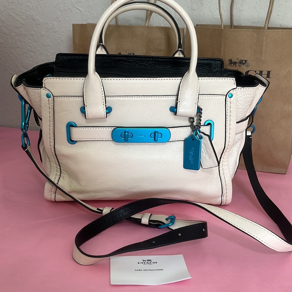Coach Swagger Handbag (F34816)